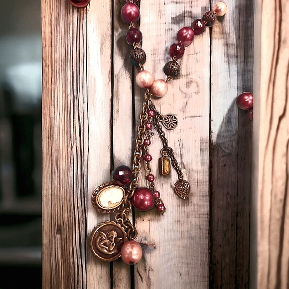 Beautiful vintage-y necklace and earrings set - Picture 4 of 4